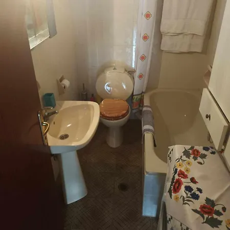 Apartment Lampiri *